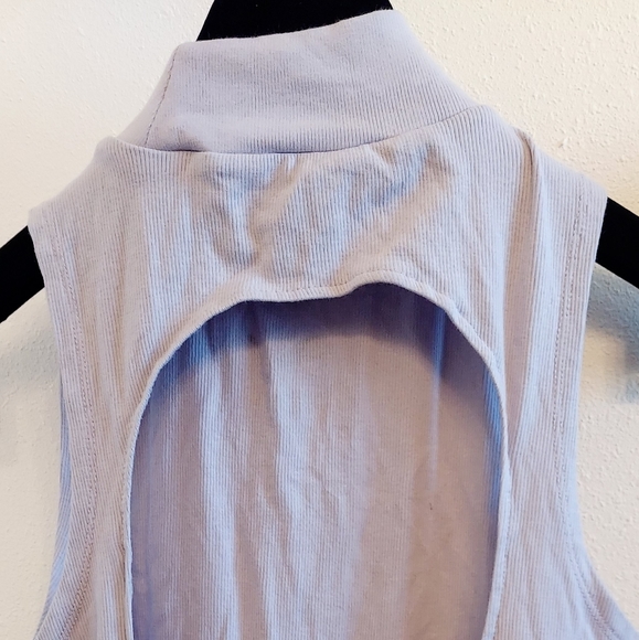 Trendy ribbed bodysuit with open back - Picture 5 of 6